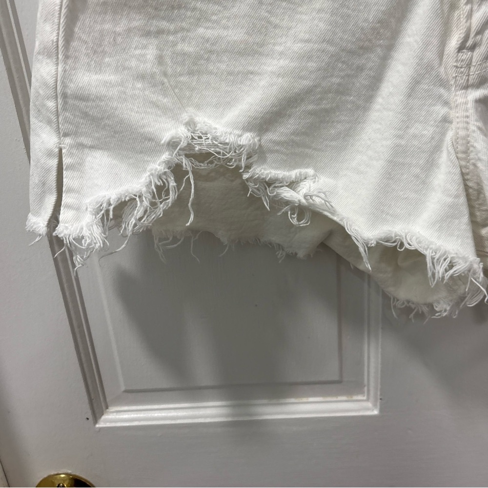 Abercrombie & Fitch Women’s The Cutoff Short Size 27/4 High Rise White Distress - Picture 4 of 8